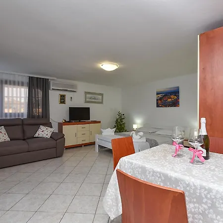 And Murage 2369 Guest house Barbariga