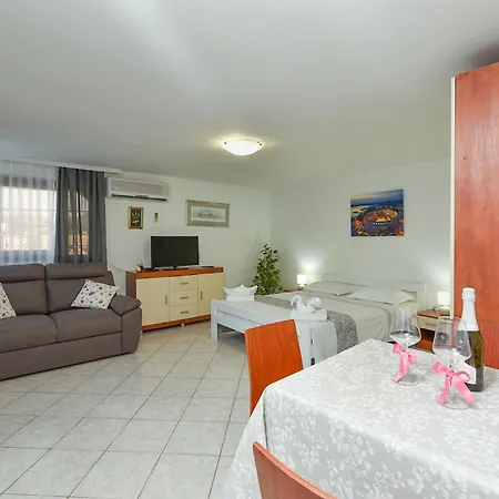 And Murage 2369 Guest house *